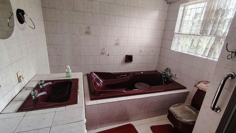4 Bedroom Property for Sale in Pellissier Free State
